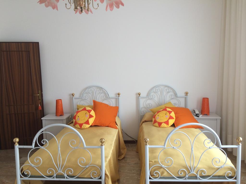 B&B Soleluna Massa Fiscaglia ภายนอก รูปภาพ