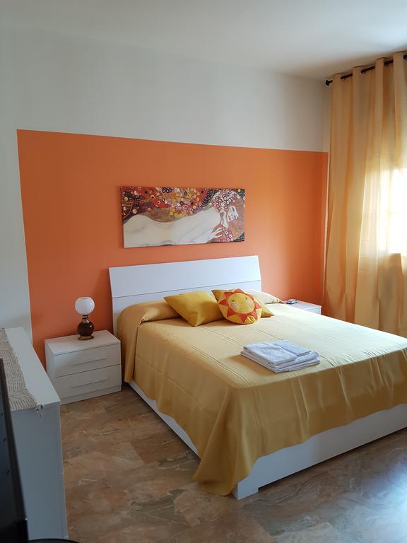 B&B Soleluna Massa Fiscaglia ภายนอก รูปภาพ