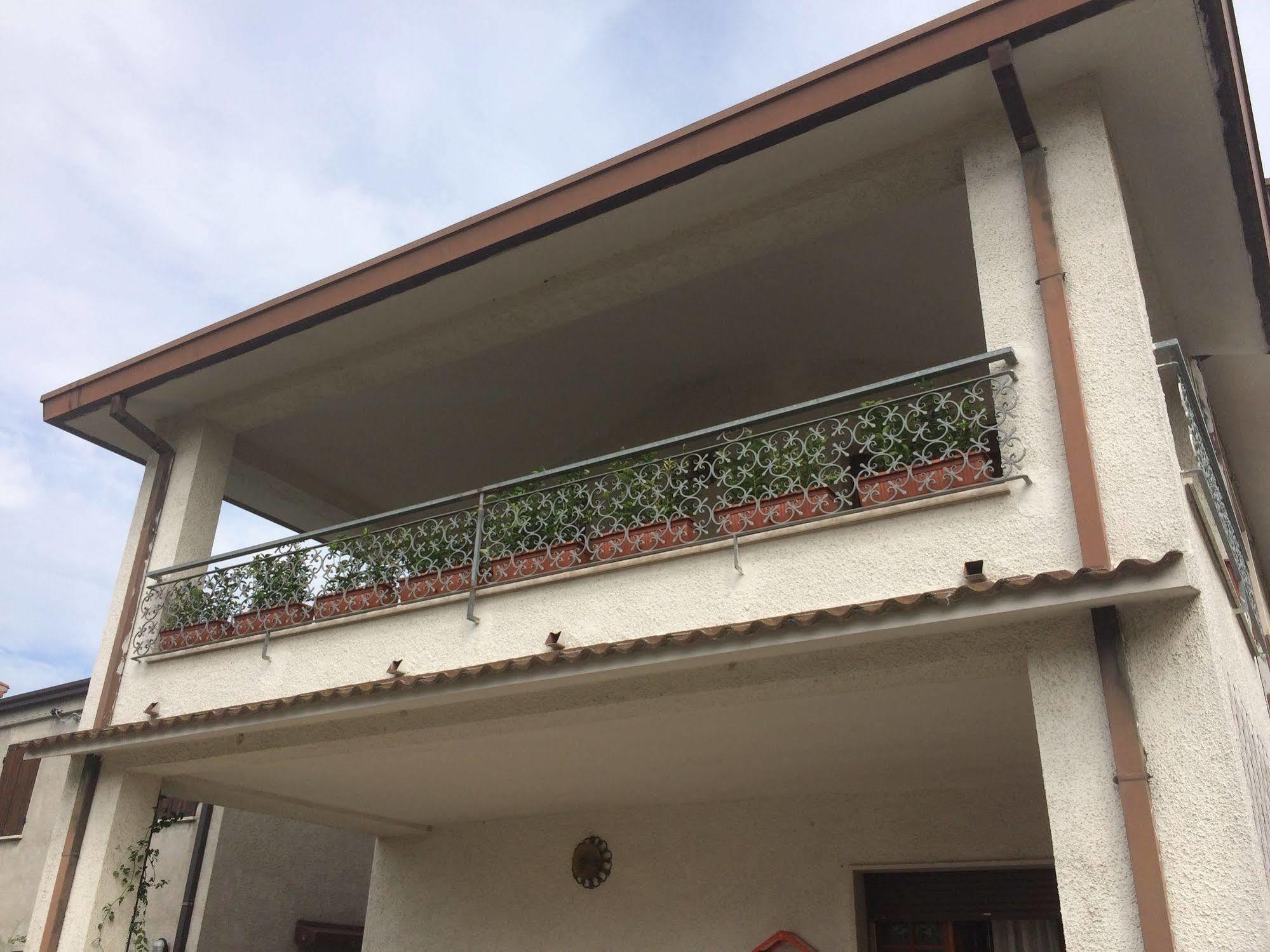 B&B Soleluna Massa Fiscaglia ภายนอก รูปภาพ