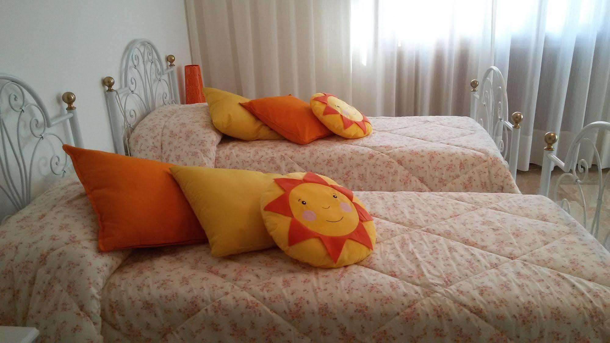 B&B Soleluna Massa Fiscaglia ภายนอก รูปภาพ
