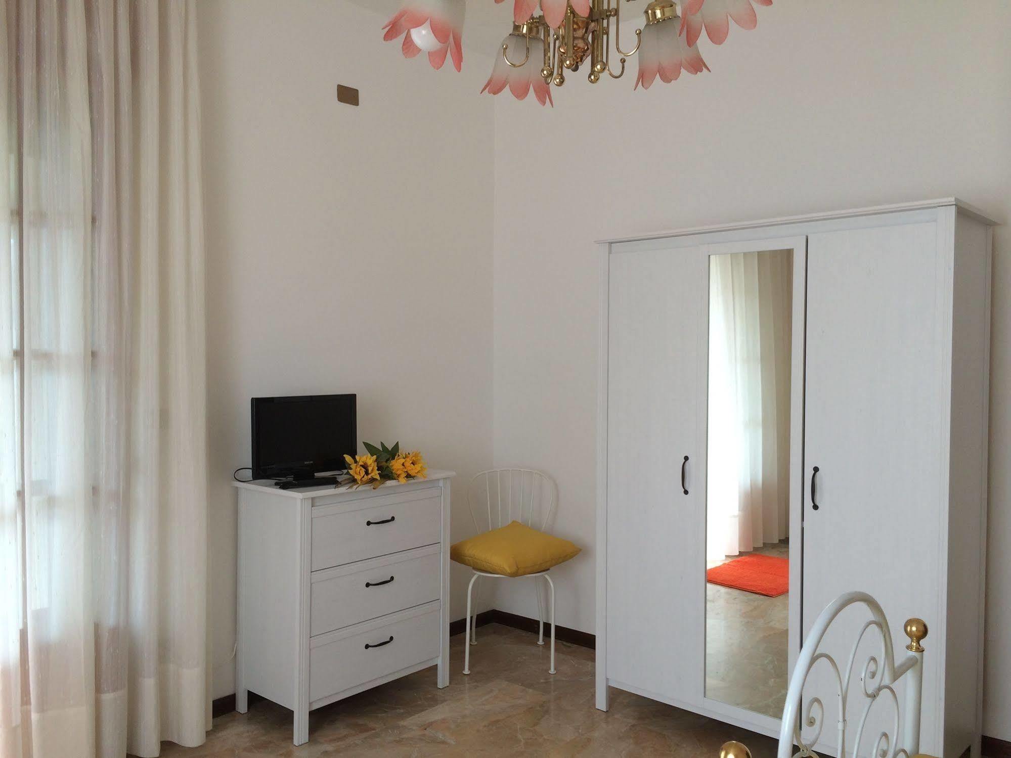 B&B Soleluna Massa Fiscaglia ภายนอก รูปภาพ
