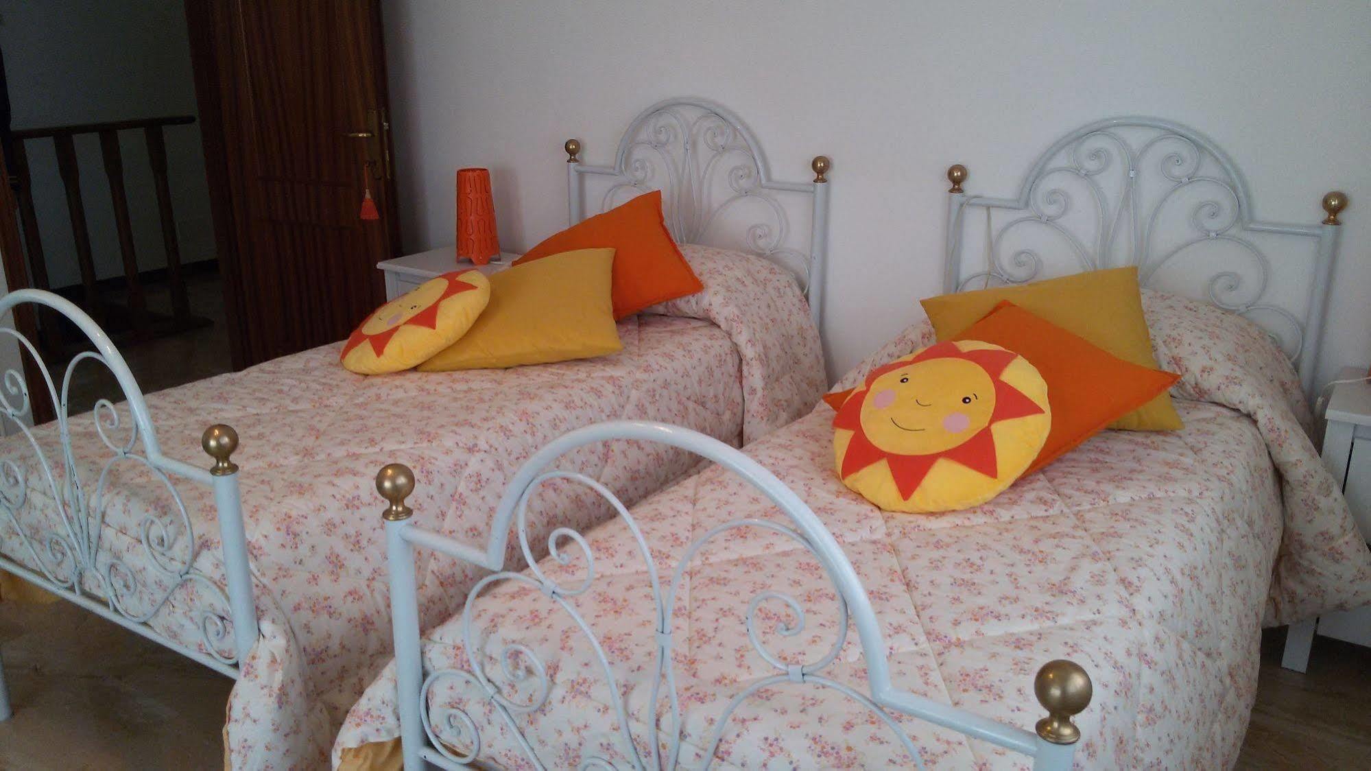 B&B Soleluna Massa Fiscaglia ภายนอก รูปภาพ